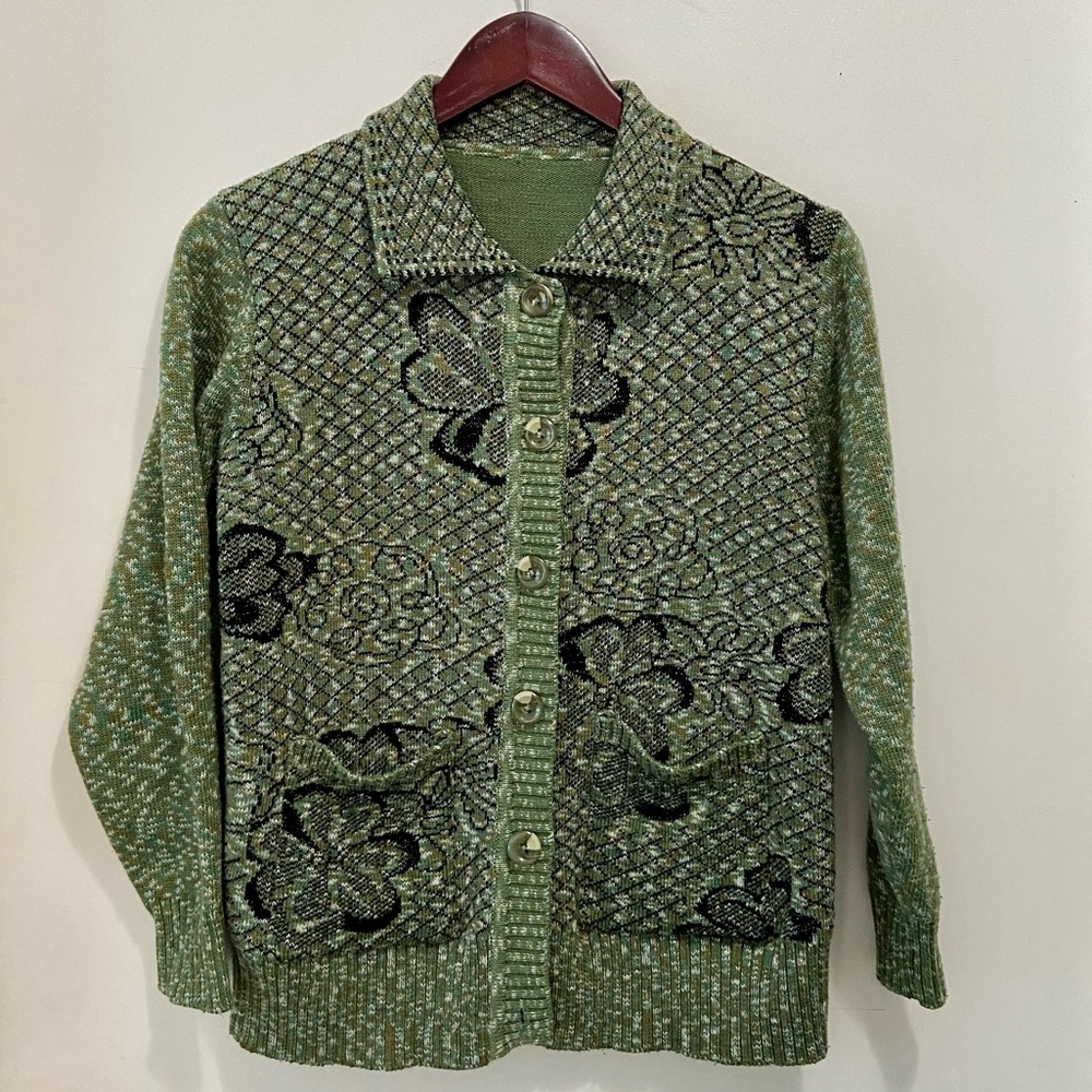Button up sweater - Picture 3 of 7
